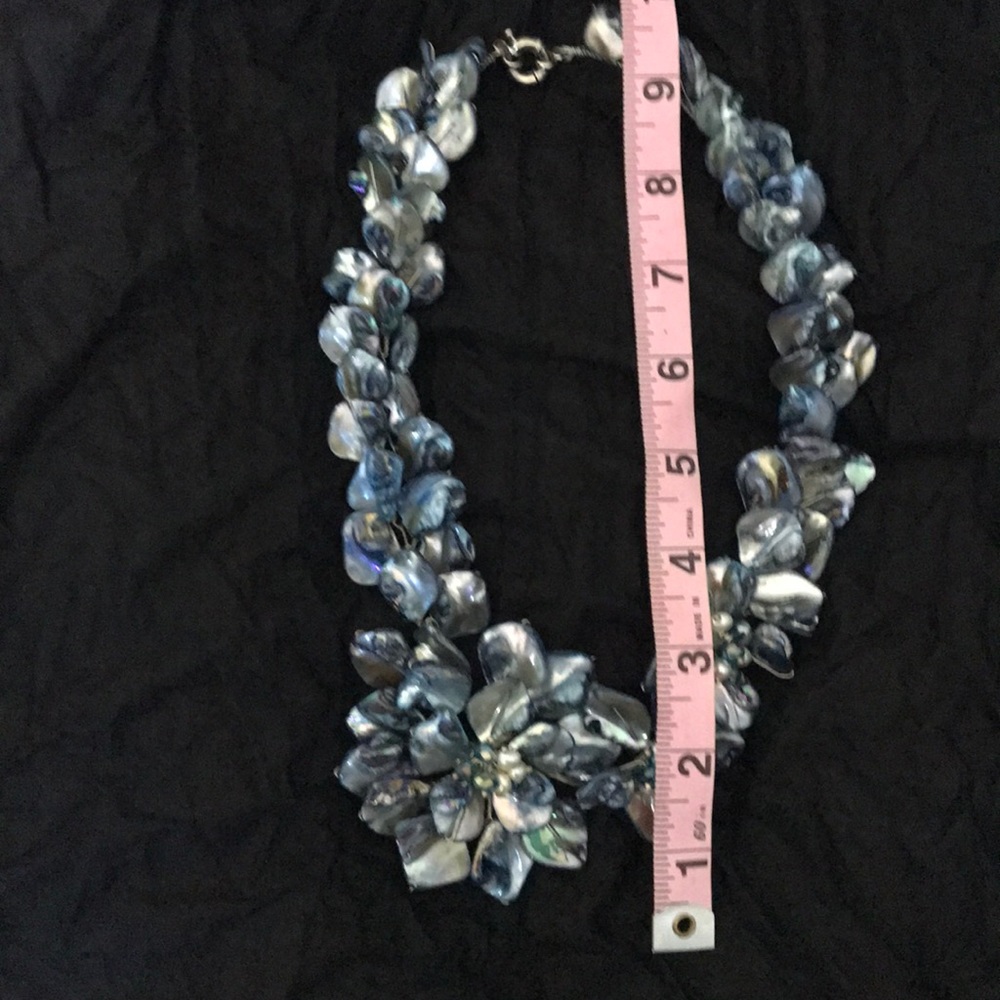 Shell pearl gray necklace - Picture 3 of 3